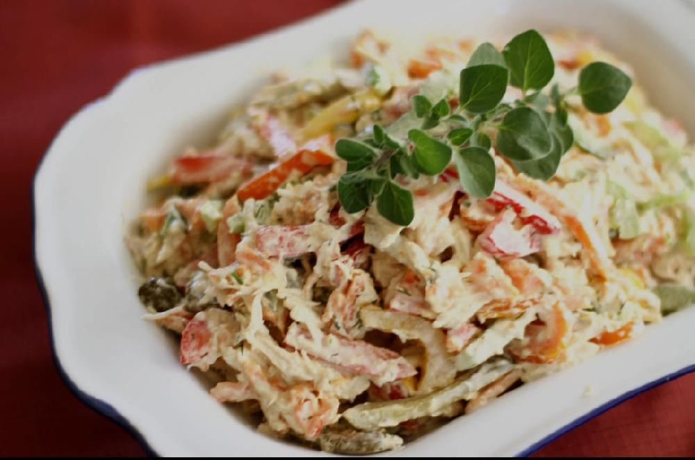 Toyuq salatı