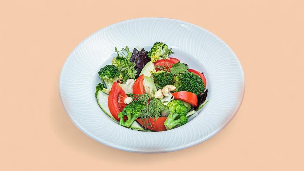 Brokoli və Avokado Salatı