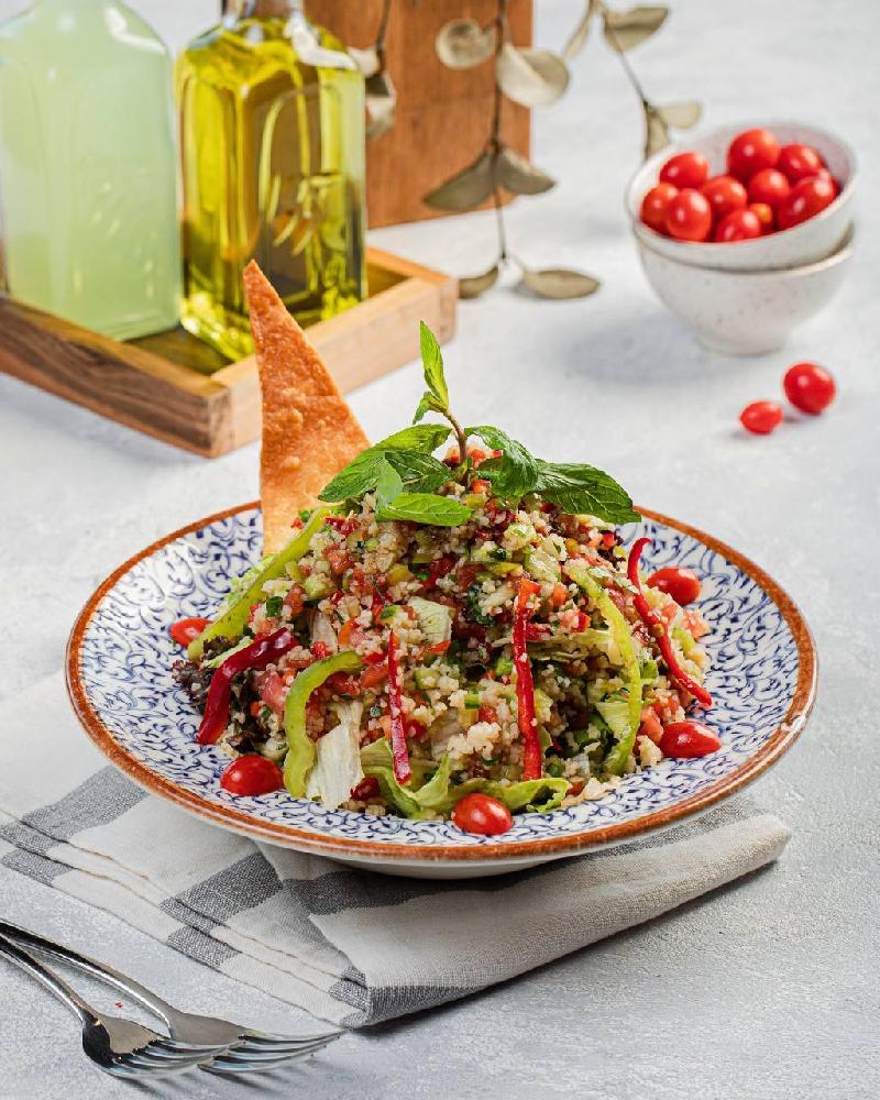 Kinoa toyuq salatı