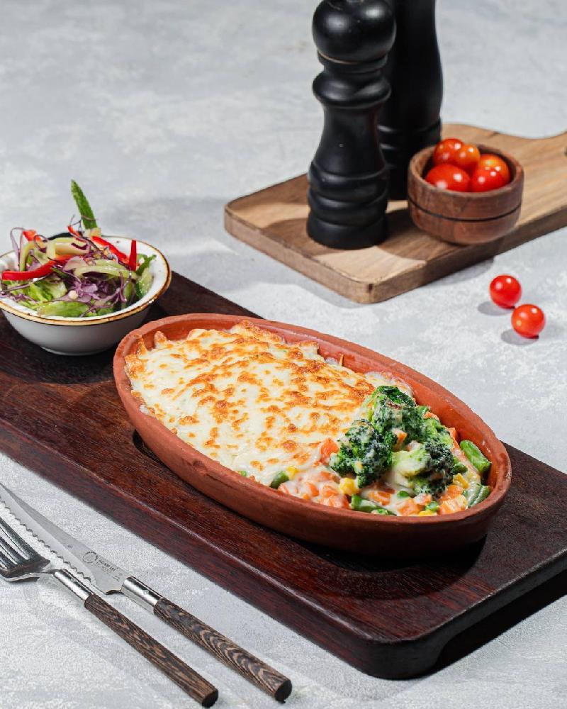 Vegeteryan Beşamel Souslu Tərəvəz 