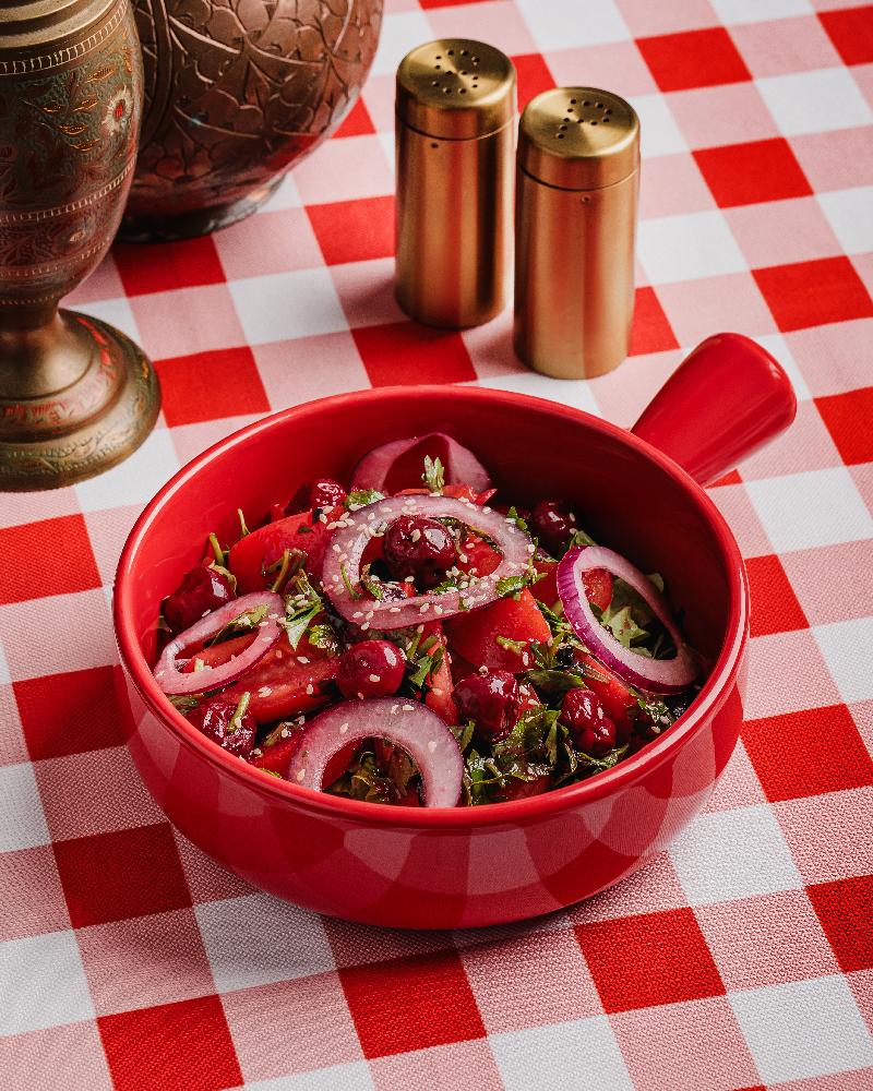 Albalı ilə pomidor salatı