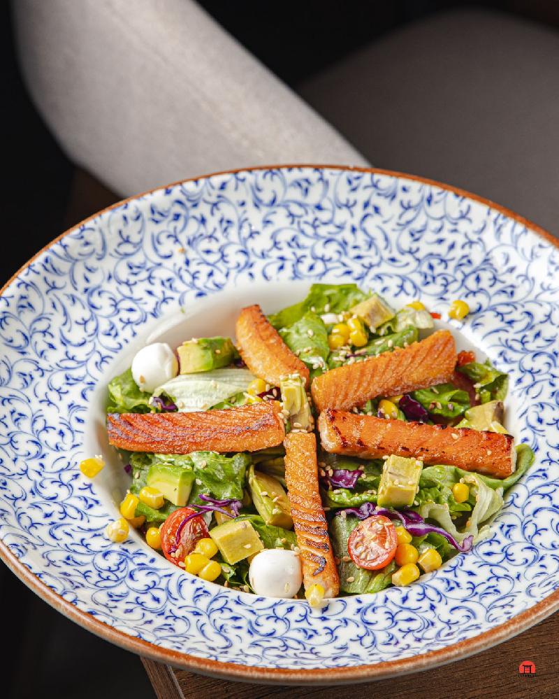 Salmon salatı