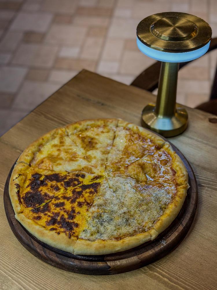 Quattro Formaggio(4-pendir pizza)