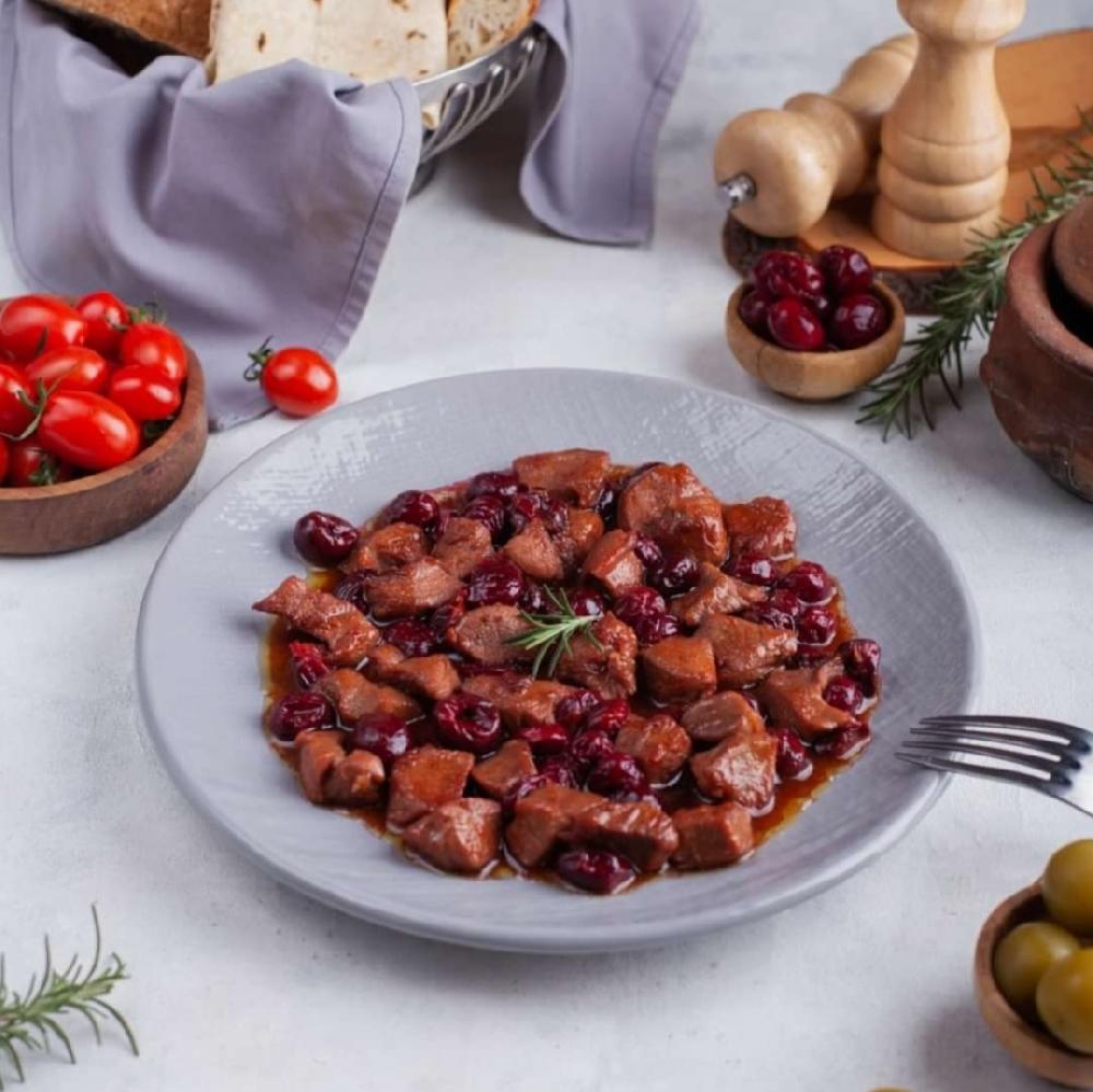 Quzu əti vişnəli