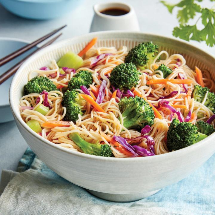 Excotic stir fried noodle with vegetables & broccoli in Chinese hot sauce 