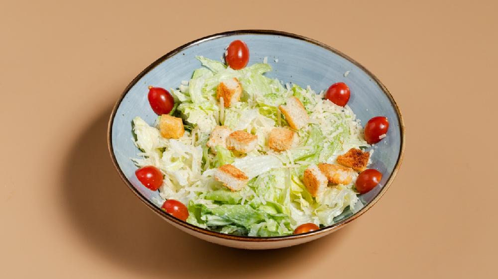 Sezar salatı krevetka ilə