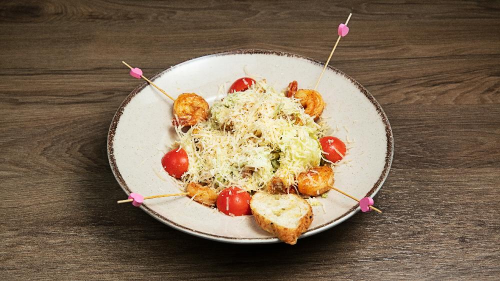 Sezar salatı krevetka ilə