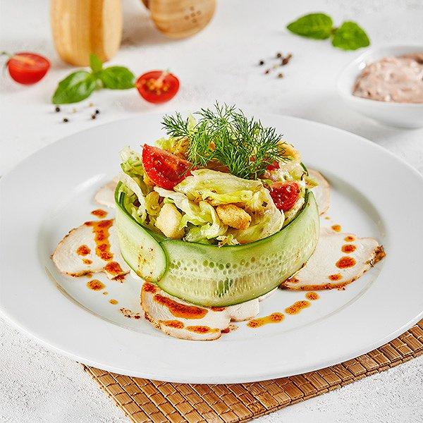 Toyuq salatı
