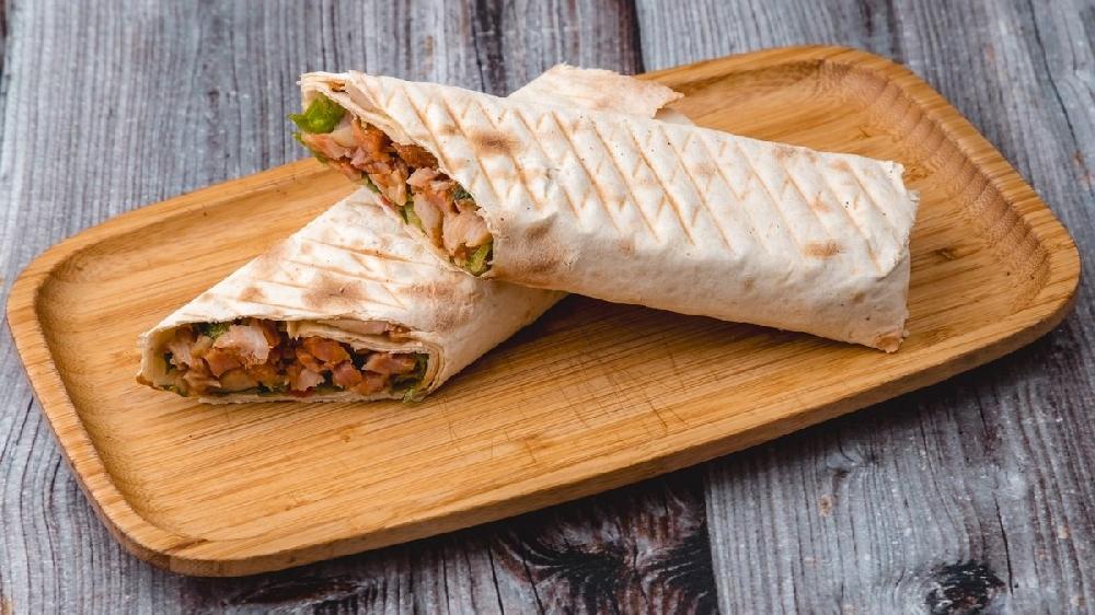 Toyuq döner lavaşda 