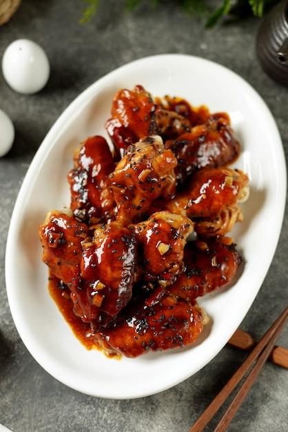 Toyuq qanadları BBQ