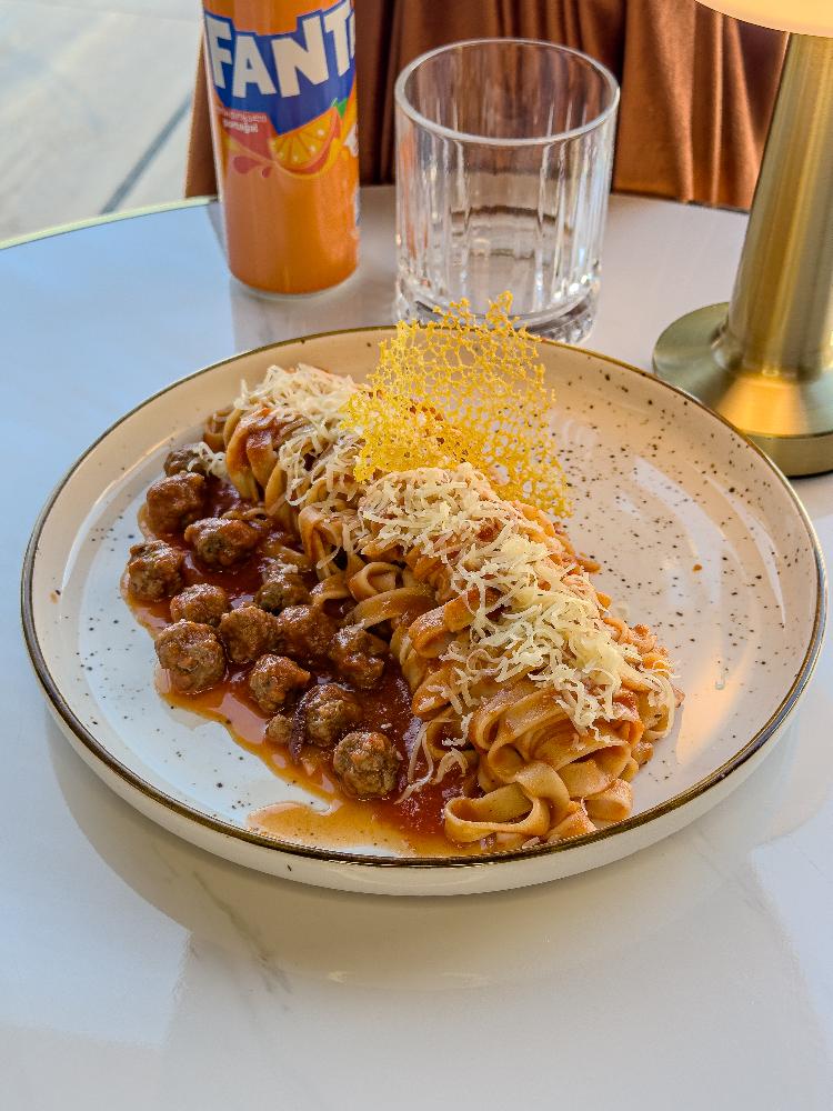 Pomidor souslu tagliatelle