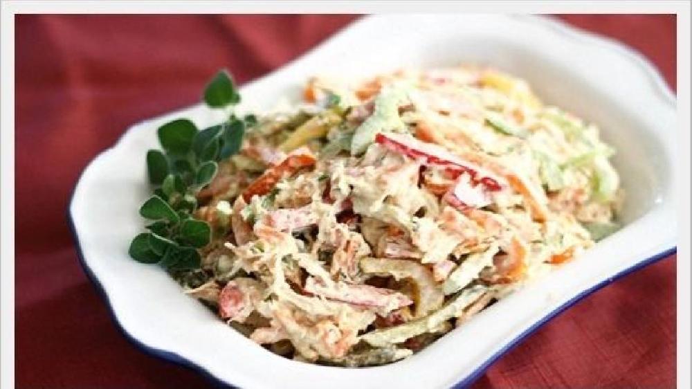 Toyuq salatı 