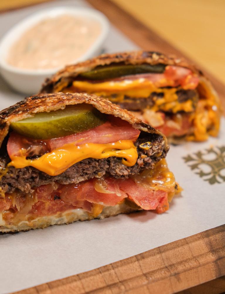  BETRO CHEDDAR BURGER