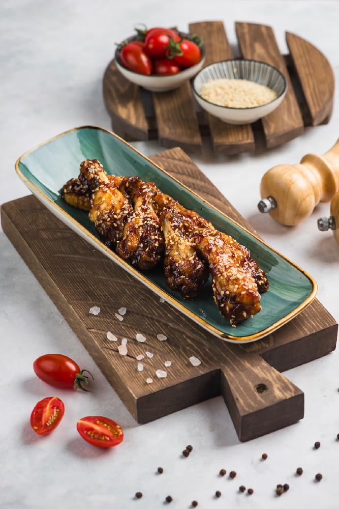 BBQ souse toyuq qanadları