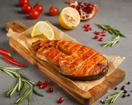 Salmon balığı qrildə