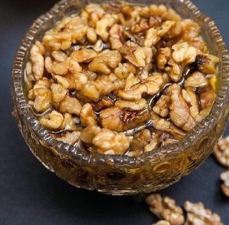 Walnut kernels jam