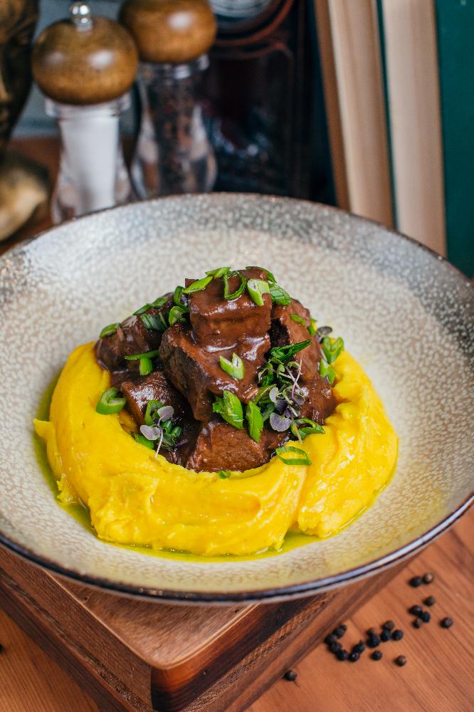 STEWED BEEF WITH MASED POTATOES