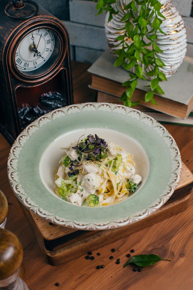 FETTUCCINE POLLO E BROCCOLI