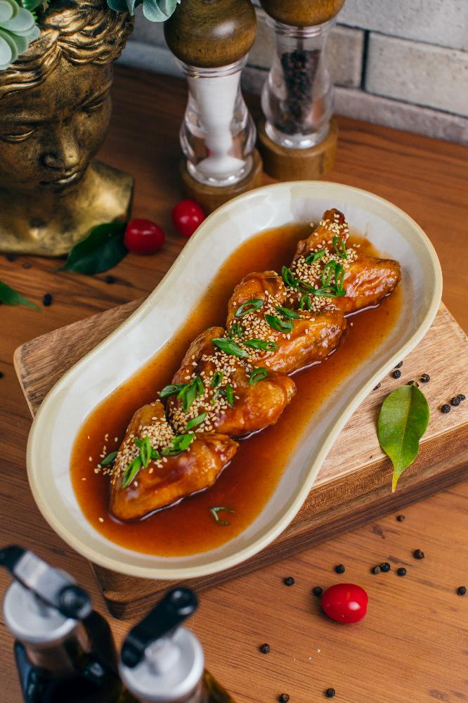 CHICKEN WINGS