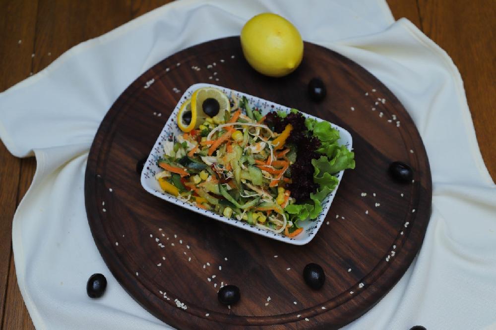 Toyuq salatı 