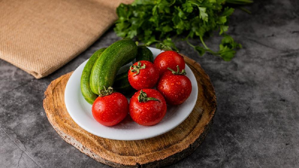 Pomidor xiyar təzə