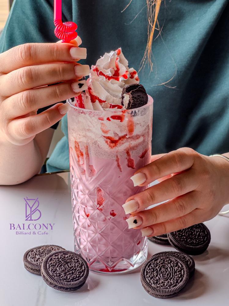 Çiyələkli Oreo Milkshake