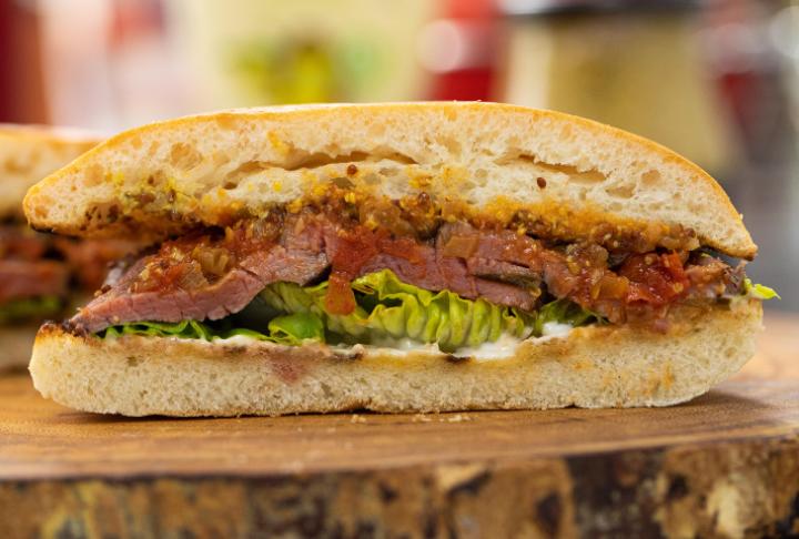 Steak sandviç