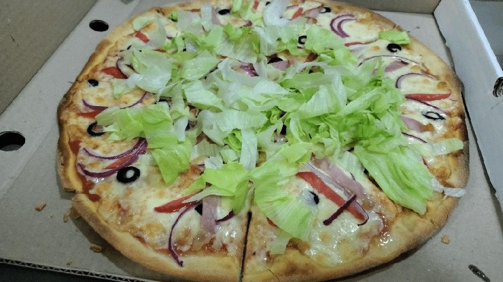 BLT pizza
