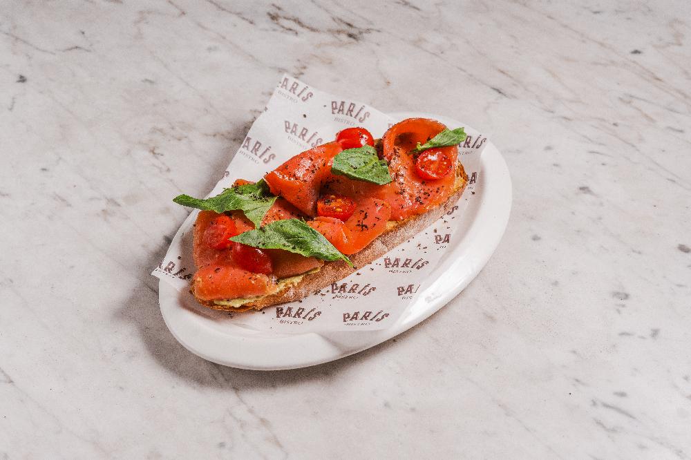 BRUSKETA – QIZILBALIQ VƏ AVOKADO İLƏ