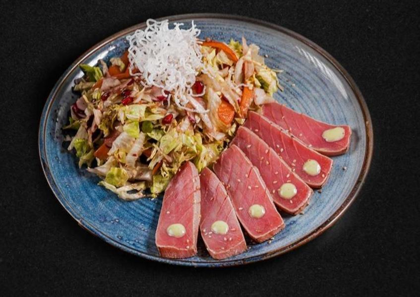 TUNA BALIĞI İLƏ TATAKİ SALATI