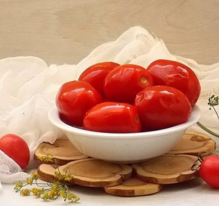 Qırmızı pomidor 