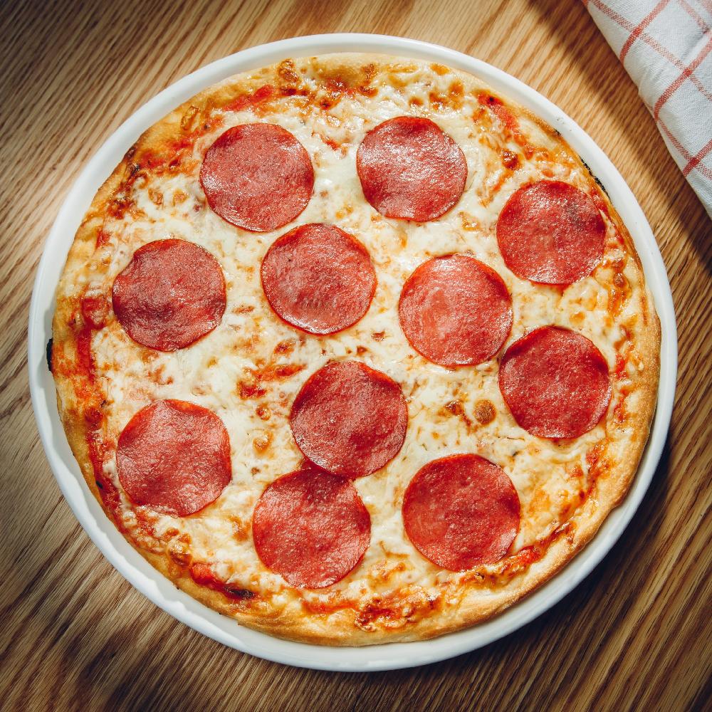 Salami pizza