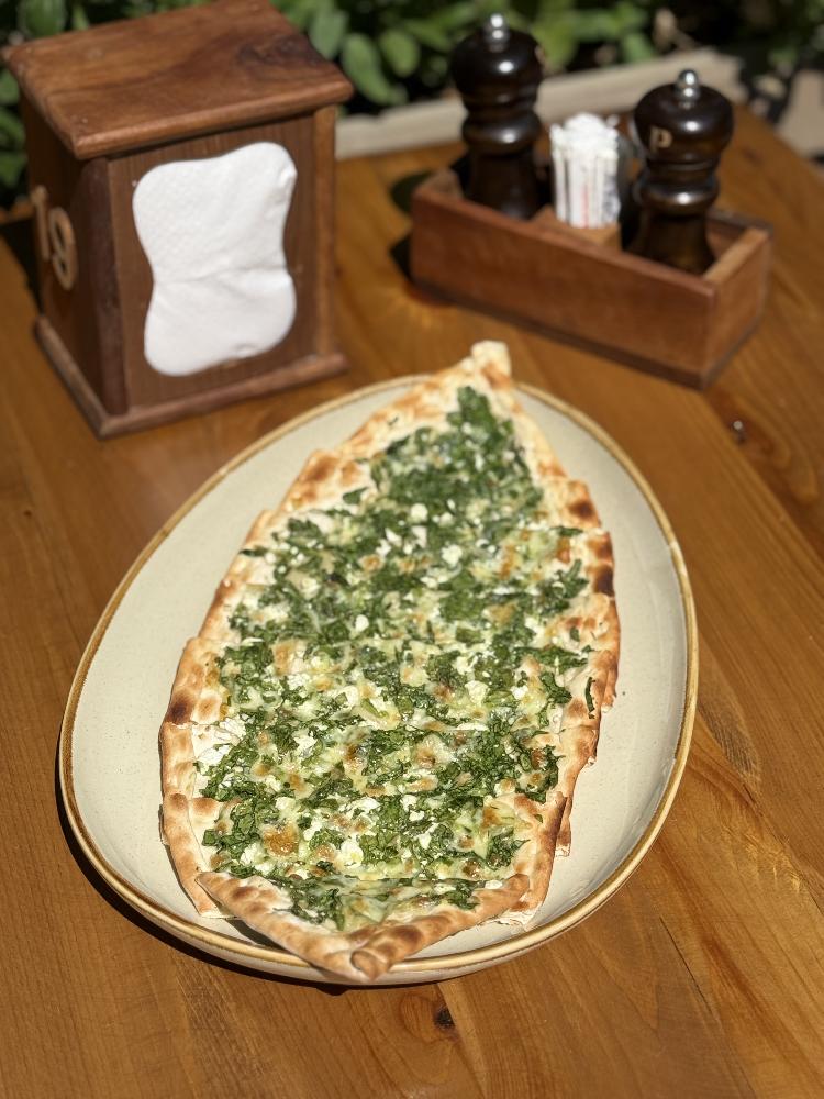 Ispanaklı  pide