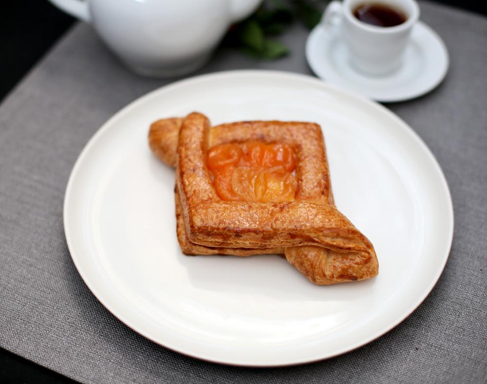 Qayısılı kruasan danish