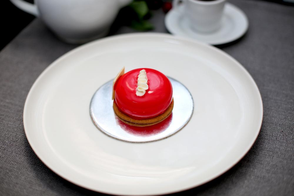 Çiyələk mousse desert