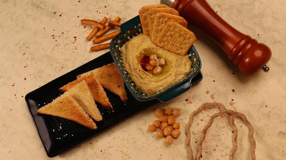 Humus tost ilə