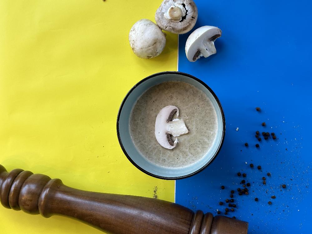 Qaymaqlı göbələk şorbası