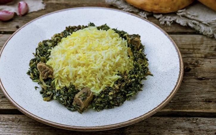 Səbzi qovurma düyü ilə