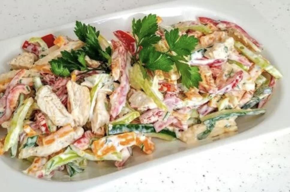 Toyuq salatı