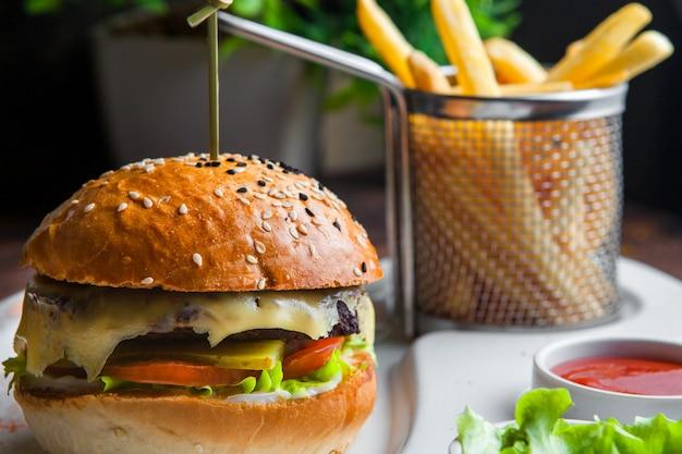Cheeseburger + Kartof free