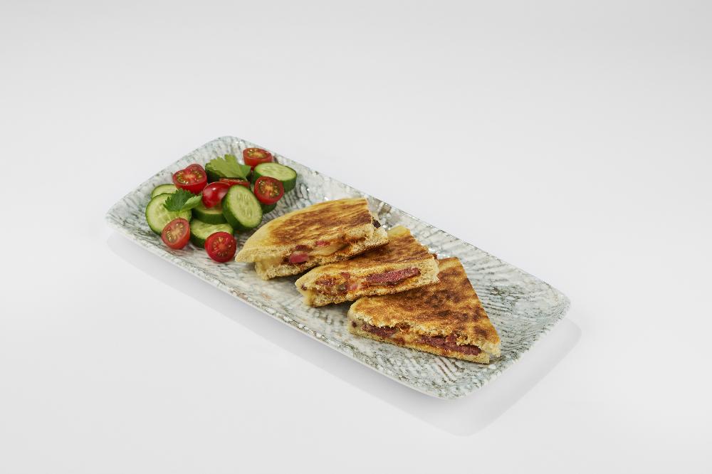 Sucuklu Bazlama Çörəyi