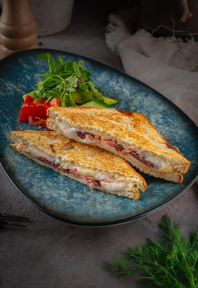 Qarışıq tost