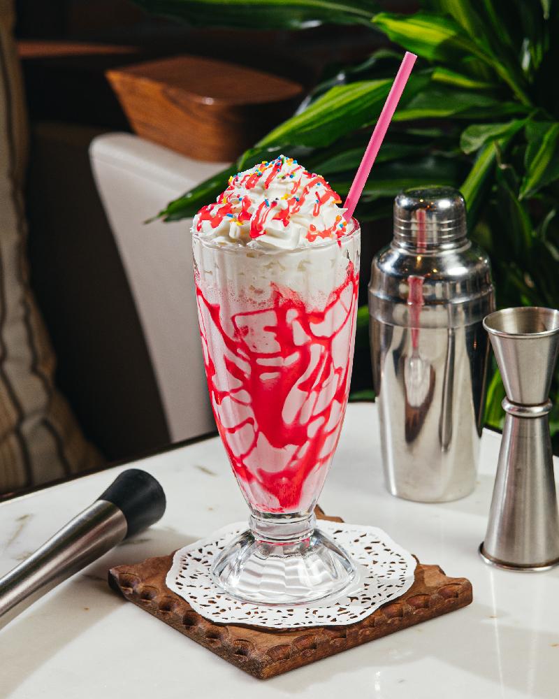 STRAWBERRY MILKSHAKE