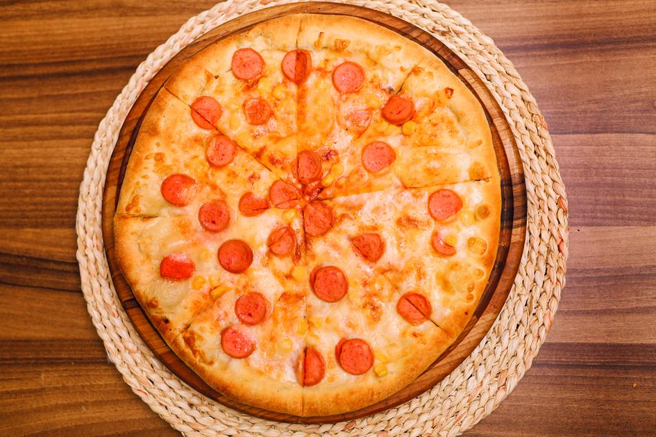 Sosisli pizza