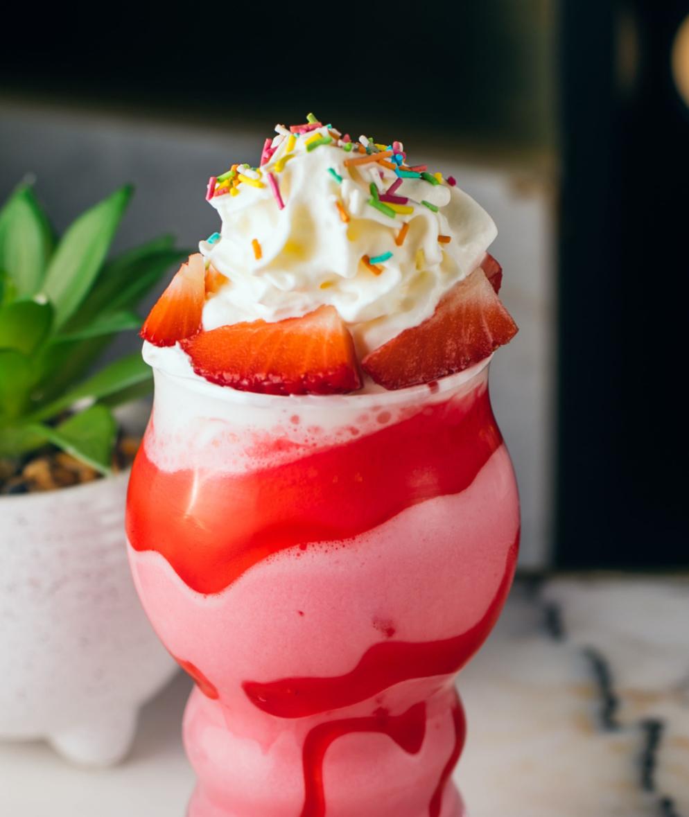 Çiyələk Milkşeyk