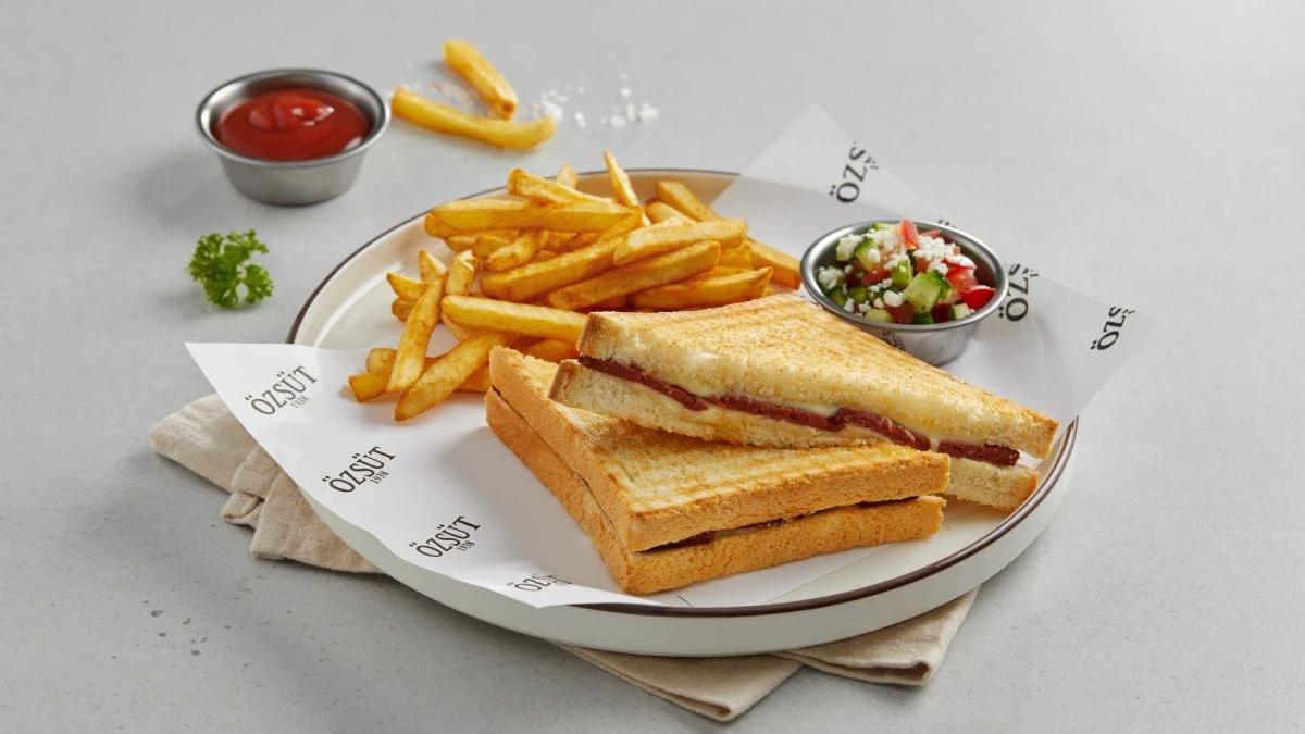 Sucuklu tost