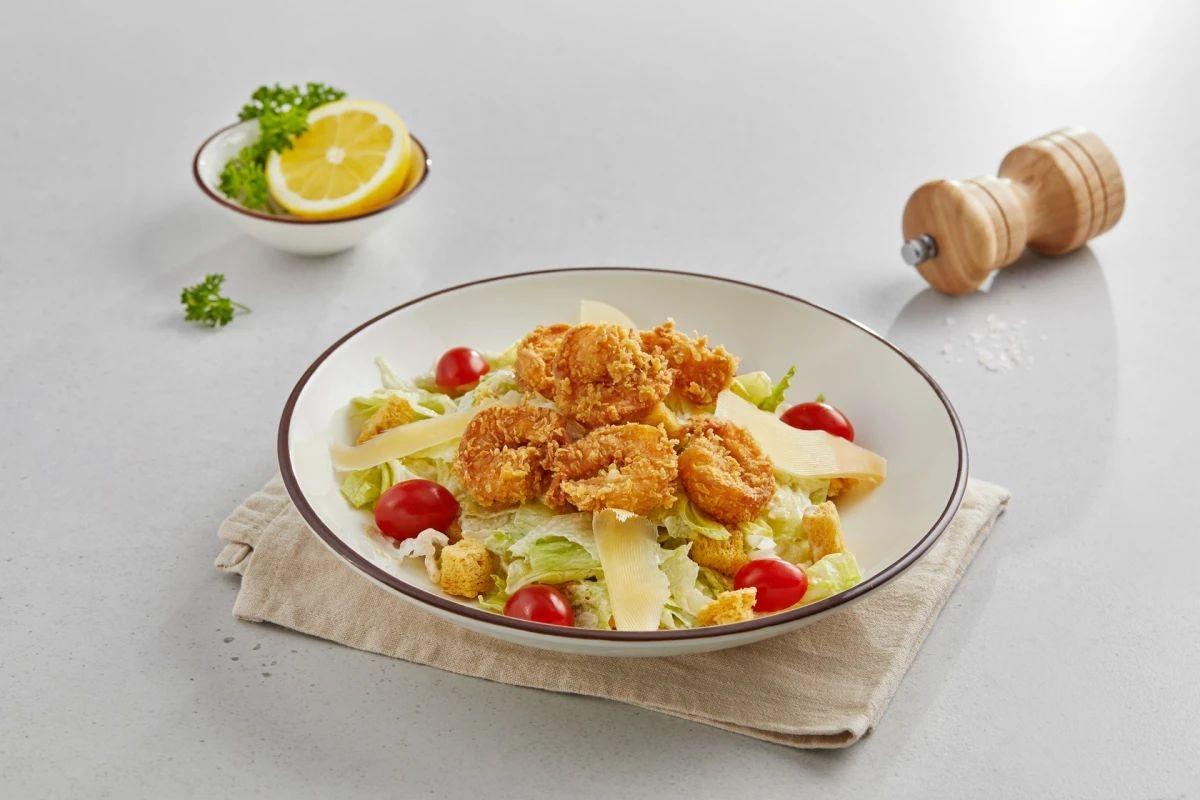 Sezar salatı krevetkalı 