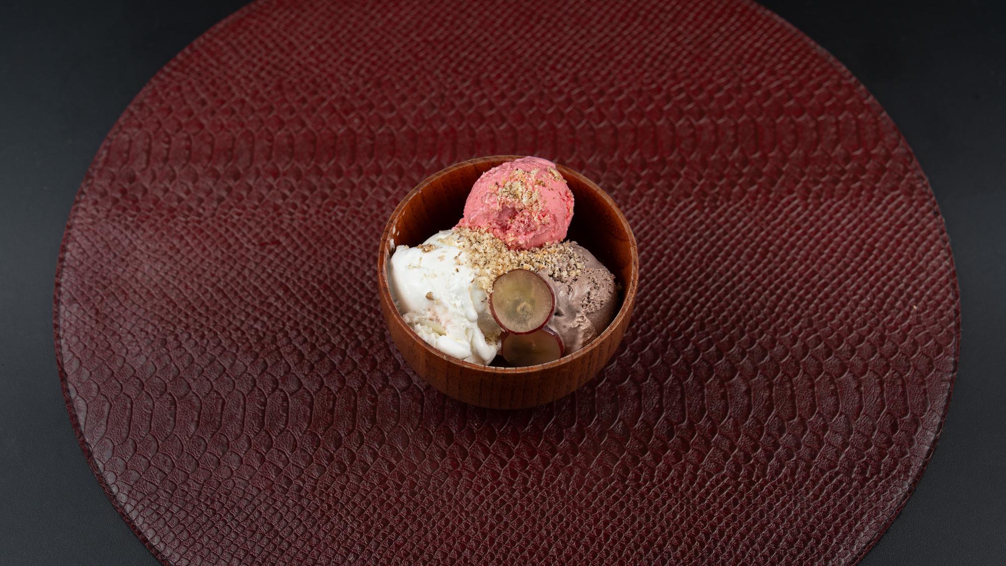 Selection of ice-cream (3 top)