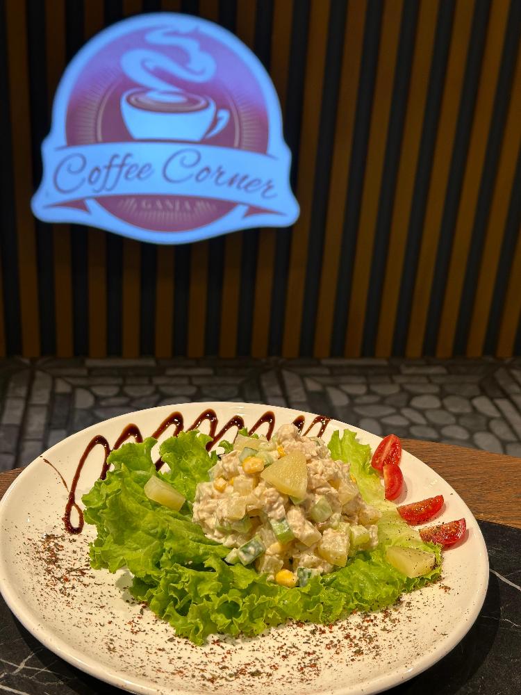 Ananaslı toyuq salatı