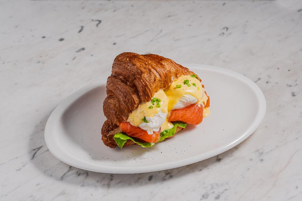 KRUASAN, HİSƏ VERİLMİŞ QIZILBALIQ İLƏ VƏ POŞ YUMURTA